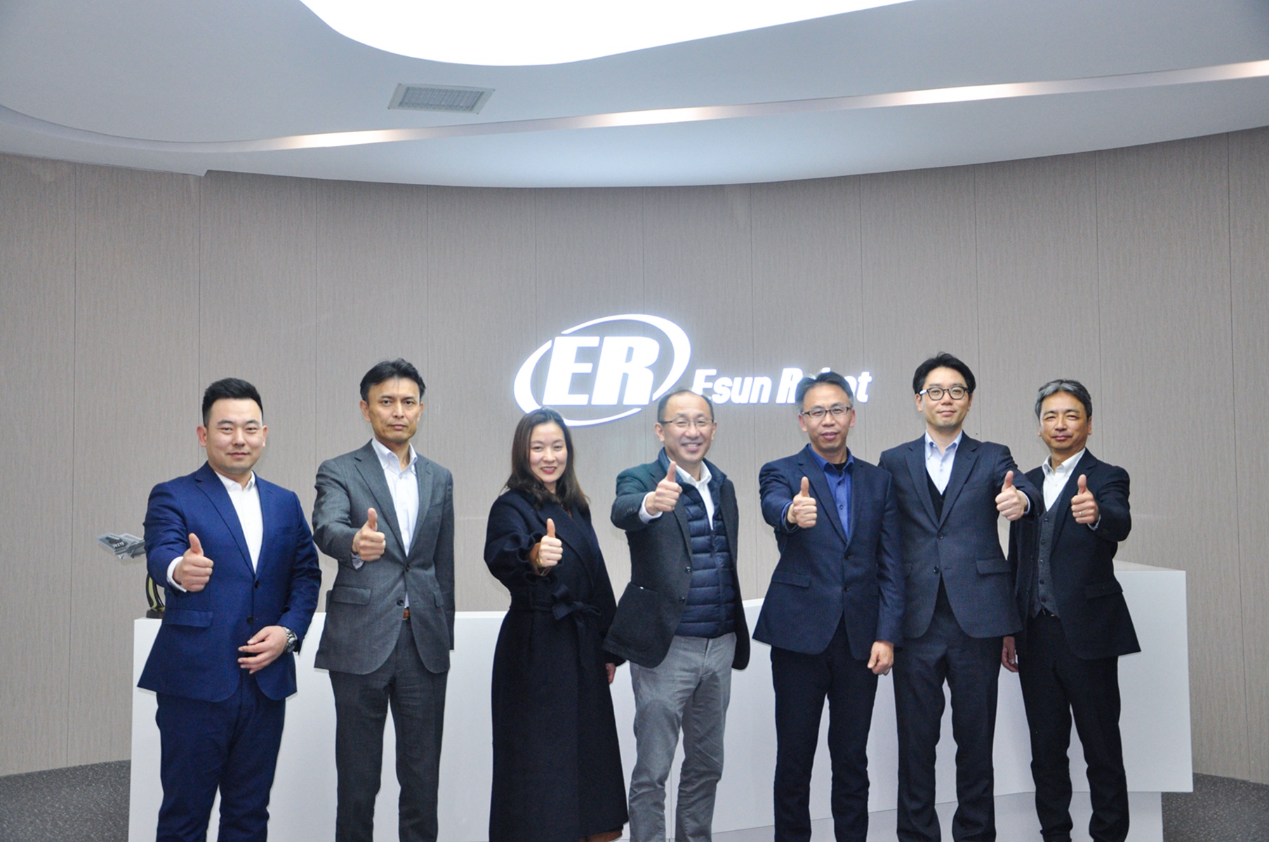 熱烈歡迎EPSON SEC吉野部長(zhǎng)一行蒞臨鎰升機(jī)器人！